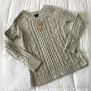 NWT American Eagle Outfotters cable knit sweater size small